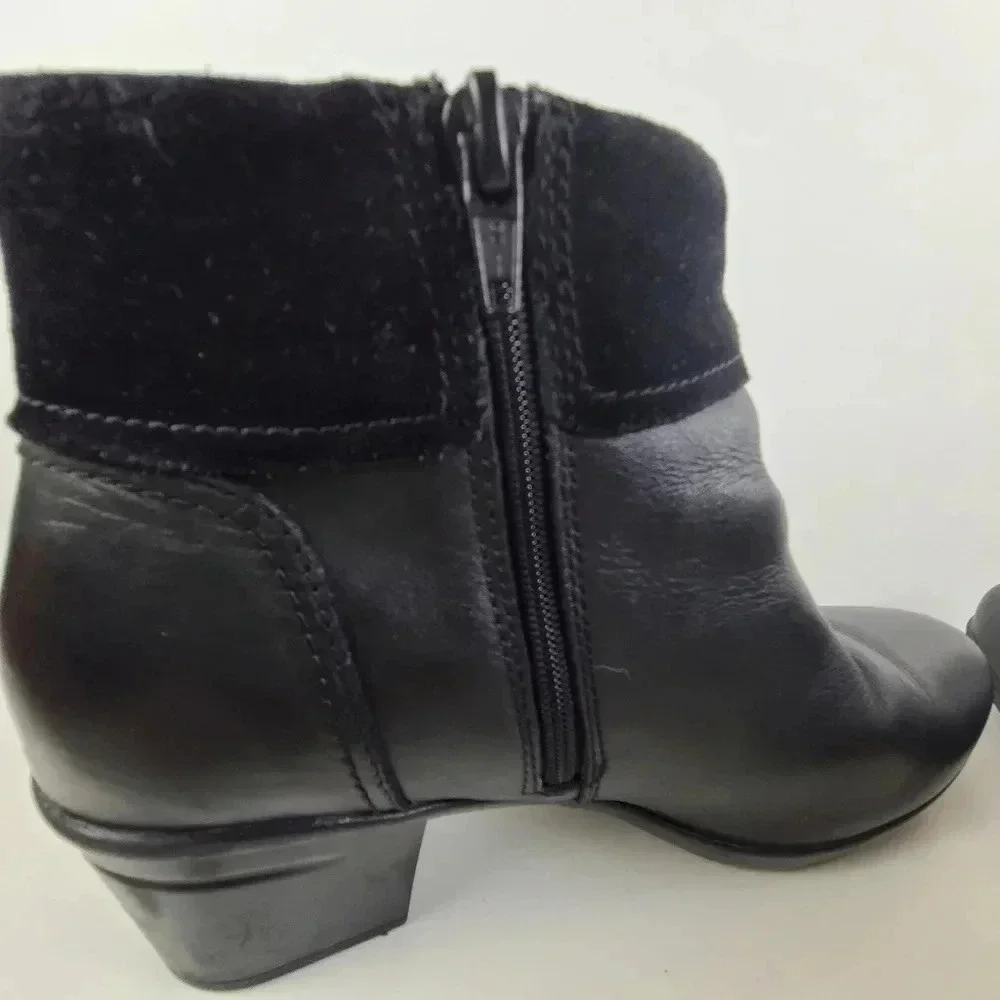 Clarks Black Emslie Twist Ankle Boots Size 10 Zipper Sides 2